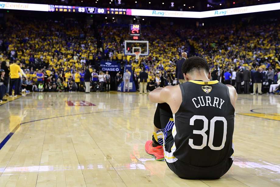 Stephen Curry banner goes missing after fan sends it to be autographed -  ABC7 San Francisco