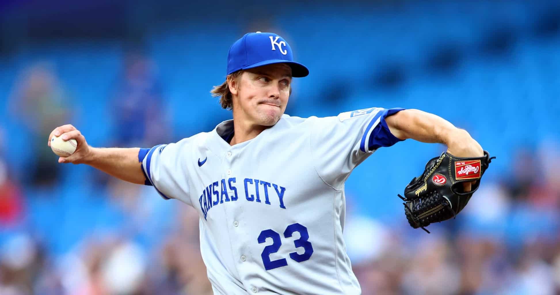 Kansas City Royals' Zack Greinke (23) pitches during the Rays 4